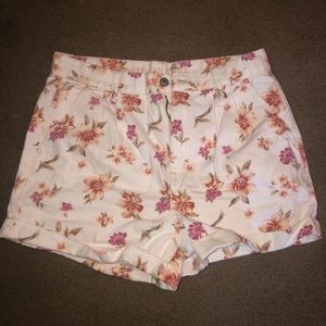 American Eagle Floral Mom-Jean Short